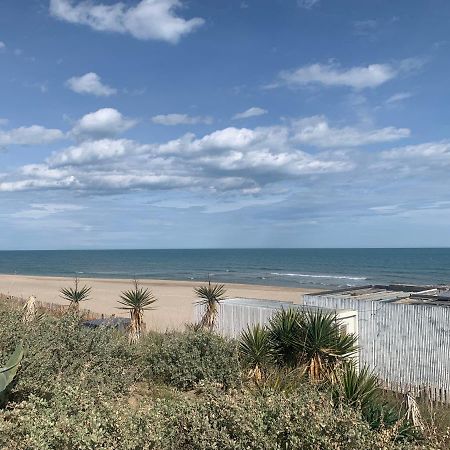 Nid Douillet Dans Les Coursives Du Village Naturiste Du Cap D Agde Esterno foto