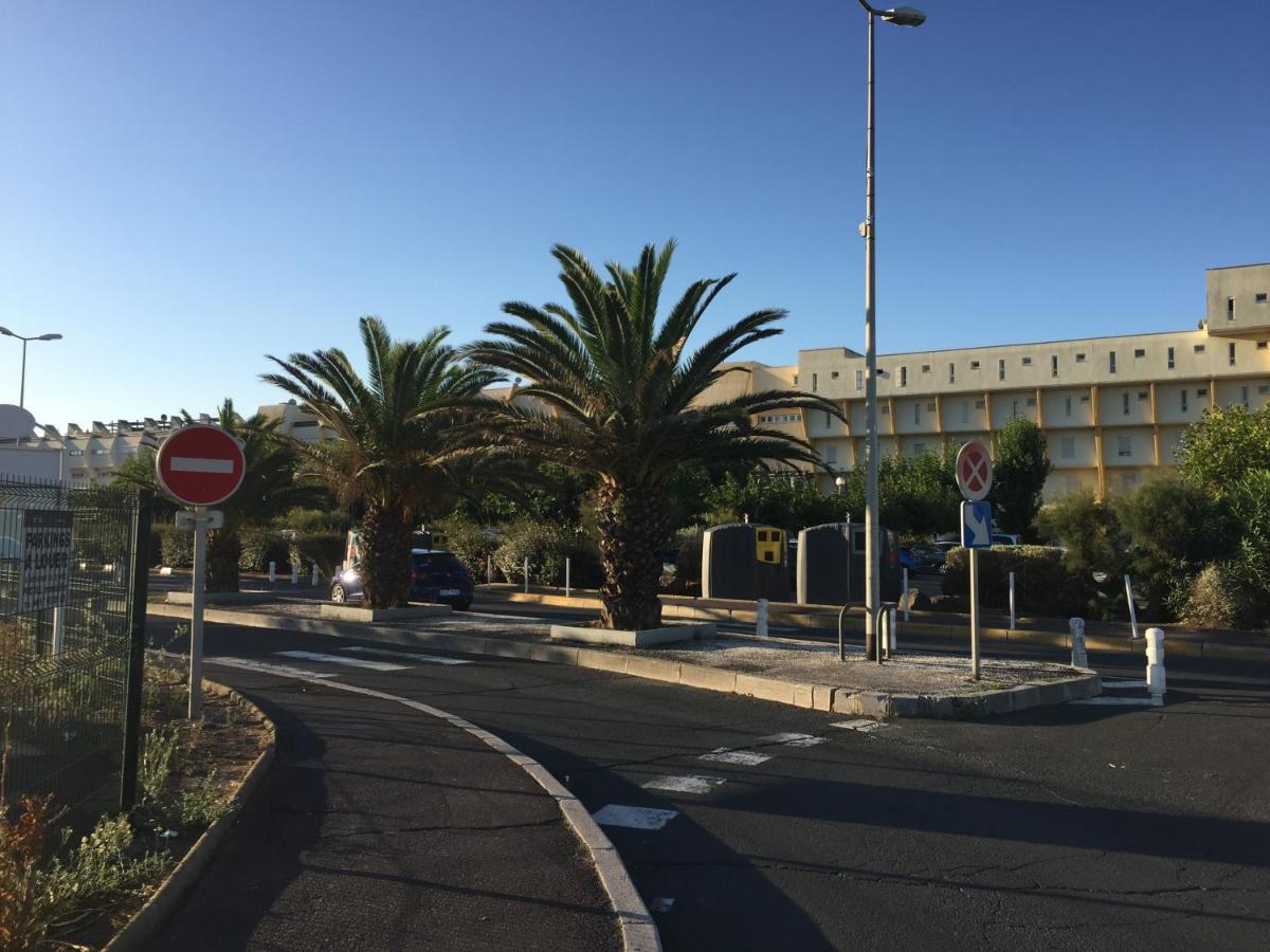 Nid Douillet Dans Les Coursives Du Village Naturiste Du Cap D Agde Esterno foto
